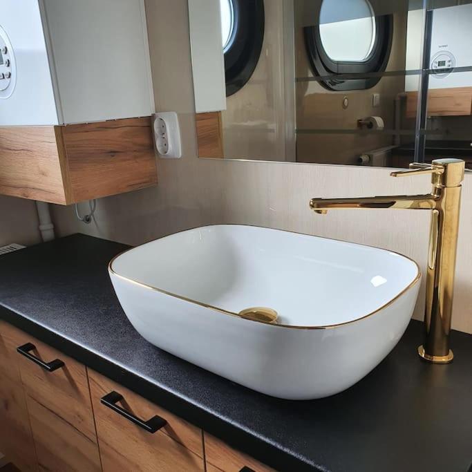 Modern, Brand New Houseboat Near Amsterdam Hotel Monnickendam Exterior foto